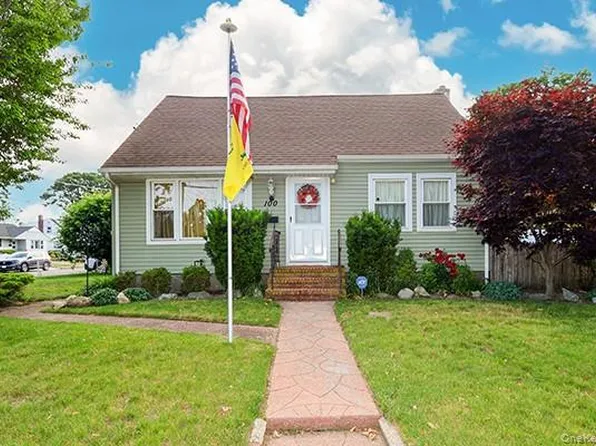 100 Laux Place, North Bellmore, NY 11710