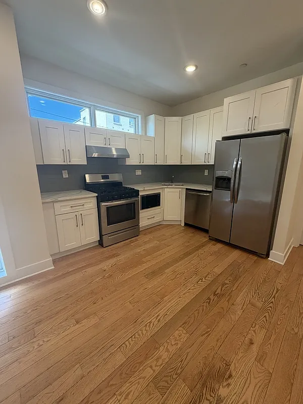 2 bed, 2.0 bath, 985 sqft, $1,900 — Photo 3