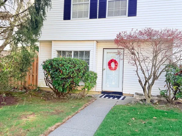 794 Darlington Dr, Old Bridge, NJ 08857