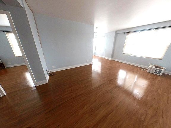 2nd image of 2610 W Balmoral Ave #708