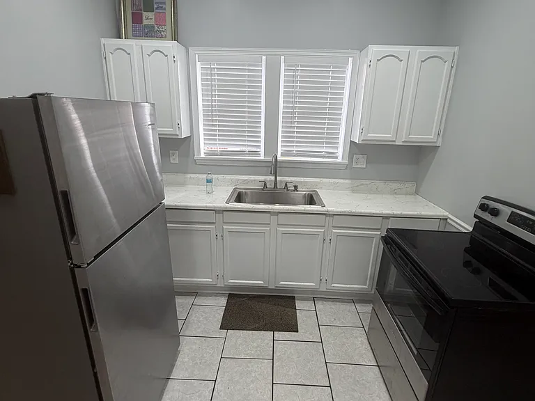 2317 W Chestnut St — Photo 6