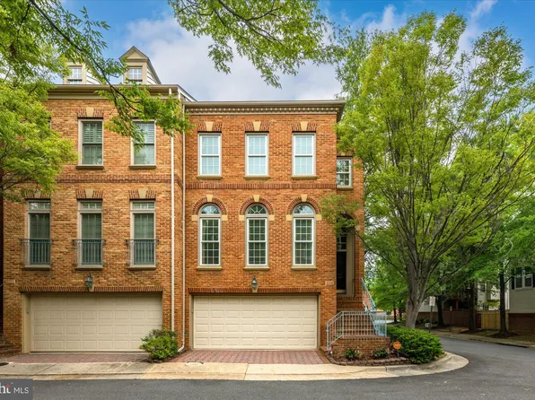 5015 Waple Ln, Alexandria, VA 22304