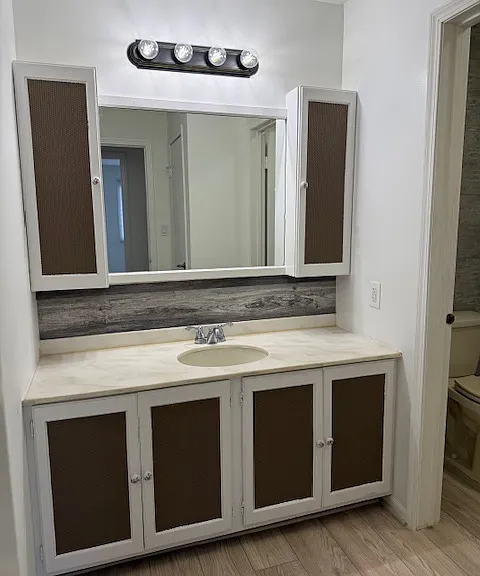 2109 E 45th St — Photo 16
