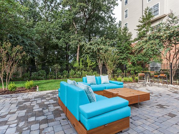 Shared amenities with next door community, Rosslyn Heights