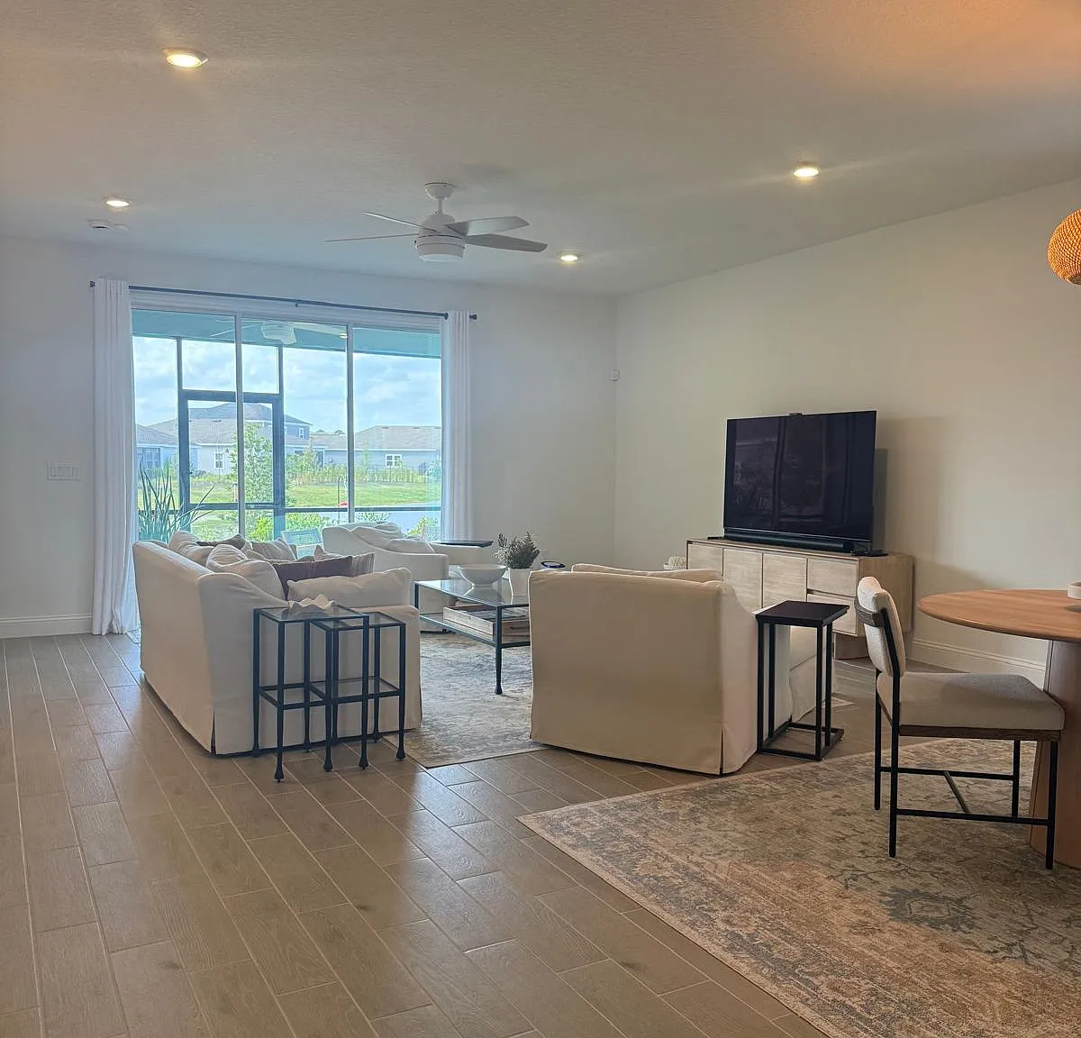 4 bed, 2028 sqft, $2,500 — Photo 4