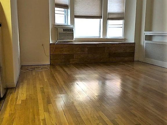 5th image of 35 W 64th St APT 3B