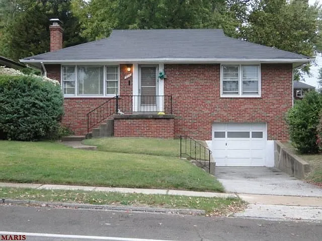 909 Chain Of Rocks Dr photo 1