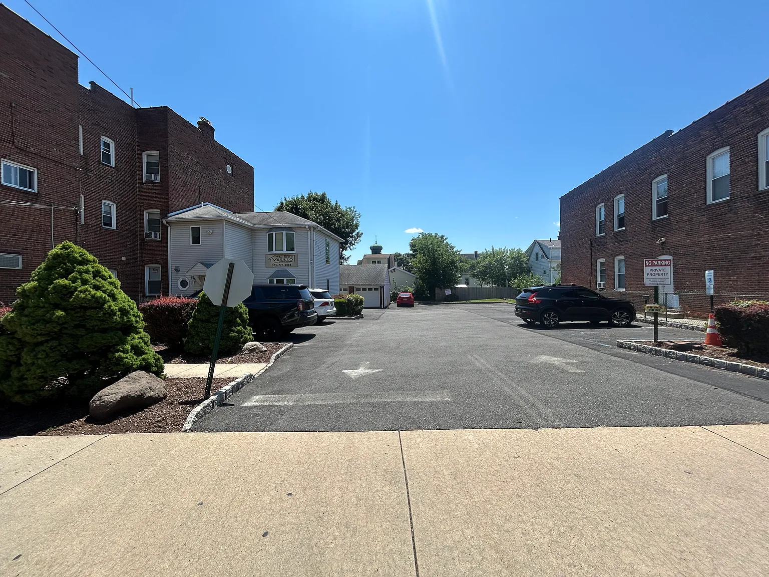 2 bed, 900 sqft, $2,000 — Photo 2