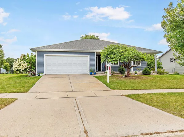 434 S 6th St, Evansville, WI 53536