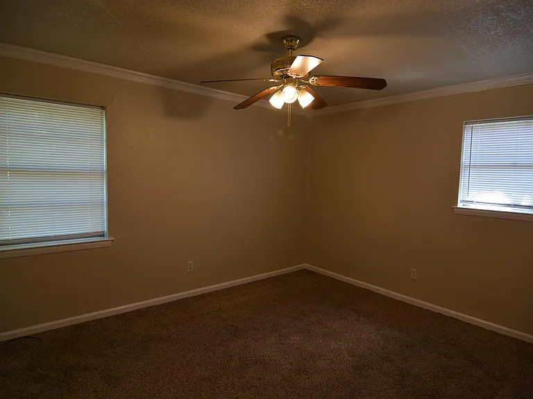 4701 Rockmoor Ln — Photo 12