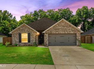 3351 Grand Lake Dr, Bossier City, LA 71111