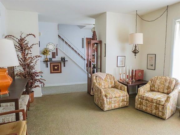 3rd image of 1930 Roosevelt St