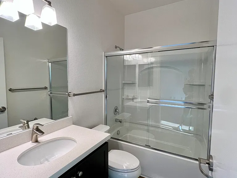Esposti Park Apartments — Photo 11