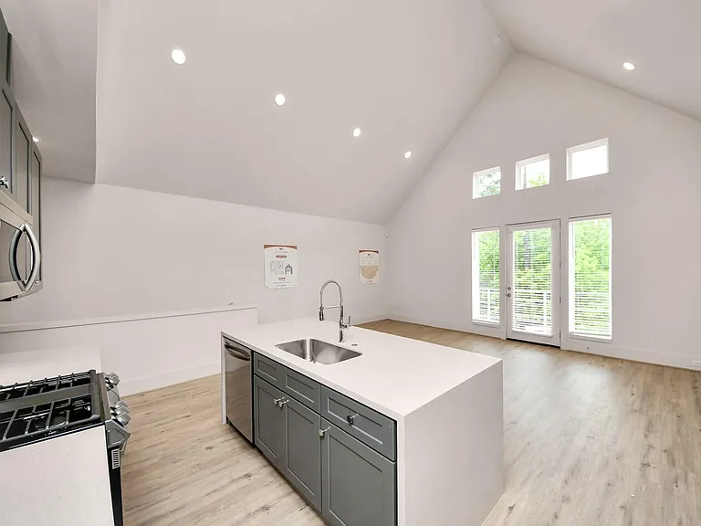1044 Homer St — Photo 17