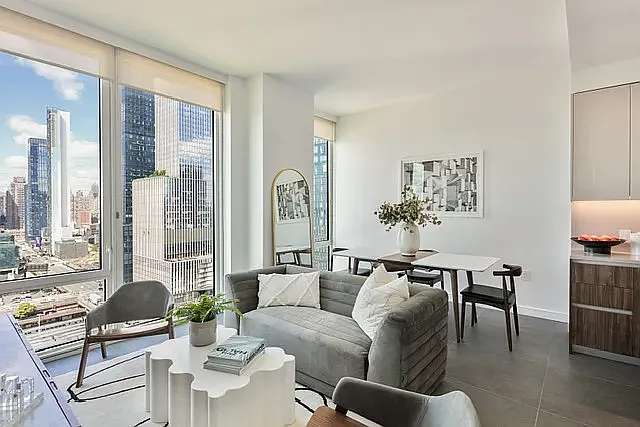 606 W 30th St #26F — Photo 2
