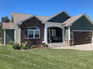106 Lincoln St, Pella, IA 50219