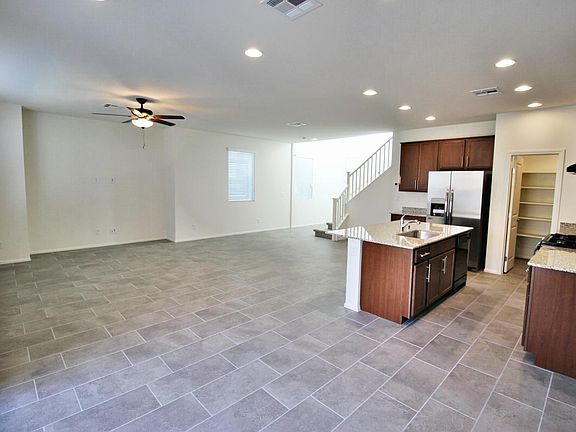 5th image of 9178 Oxford Blue Ave