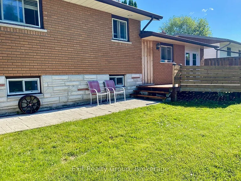 11 Somerset St — Photo 6