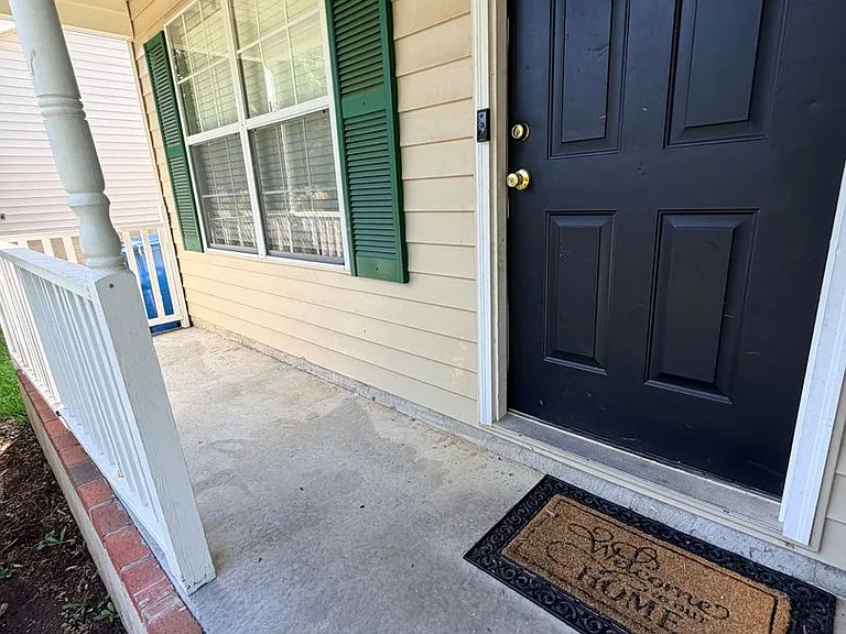 412 Sproles Ave E — Photo 2