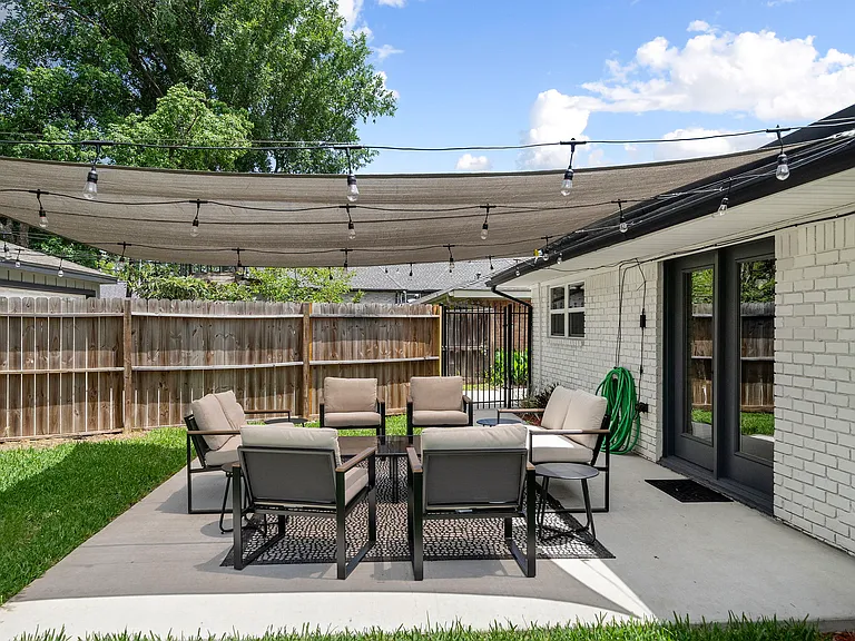 11018 Endicott Ln — Photo 34