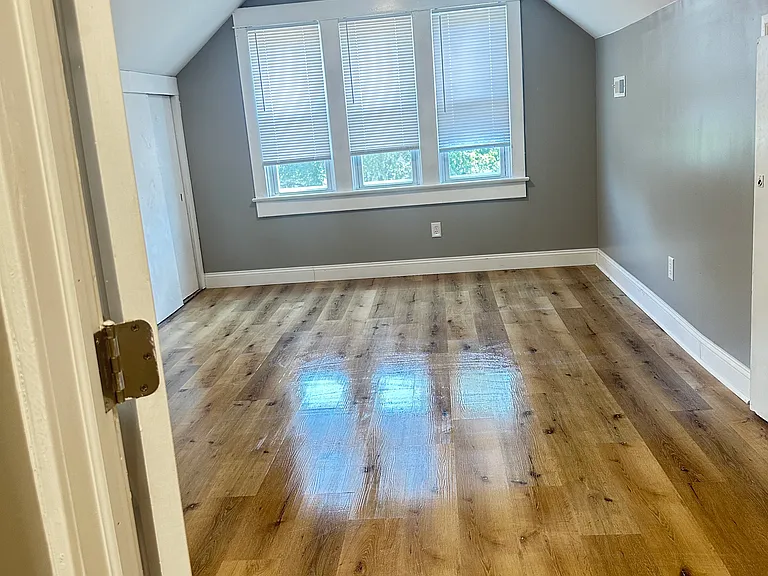 1409 Holly Ave — Photo 1