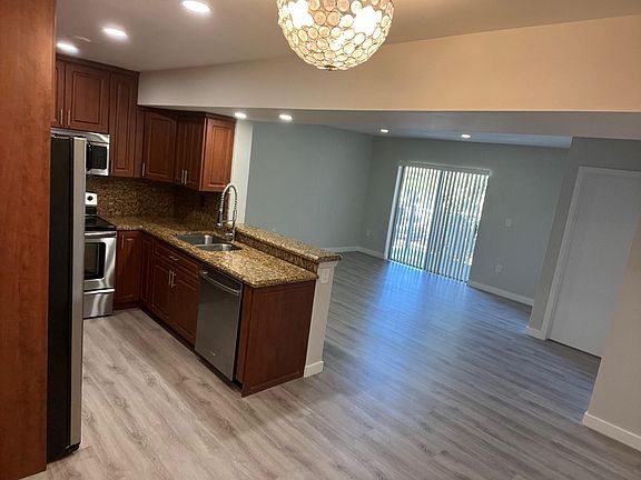 4th image of 300 Palm Cir W APT 306