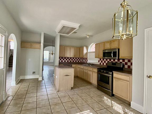 5th image of 13827 Daehne Dr