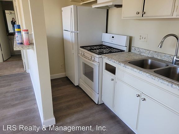 4th image of 18429 Prairie St #27