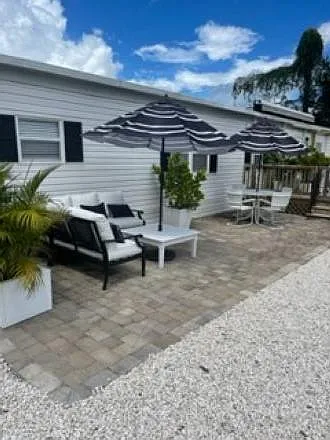 2 bed, 1.5 bath, 700 sqft, $2,200 — Photo 1