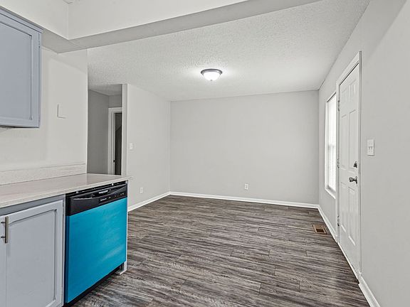 4th image of 2410-2496 N 38th St #2442