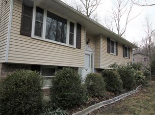 582 Meeting House Rd, New Holland, PA 17557