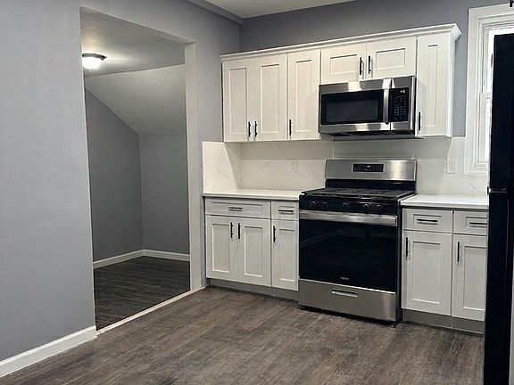 2nd image of 33 Ryerson Ave Floor 2
