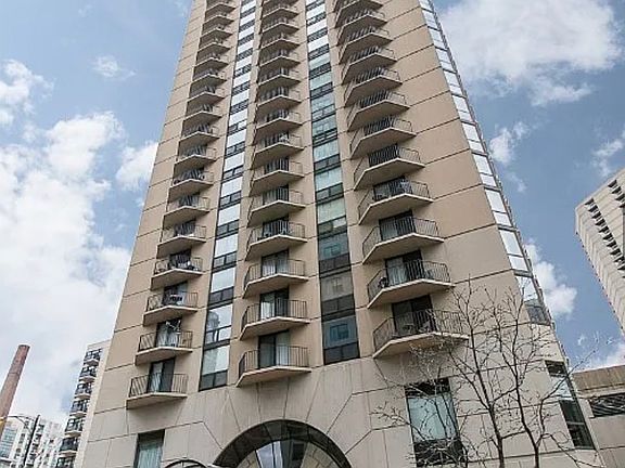4th image of 70 W Huron St APT 1805