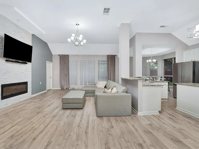 8412 Pioneer Dr — Photo 6