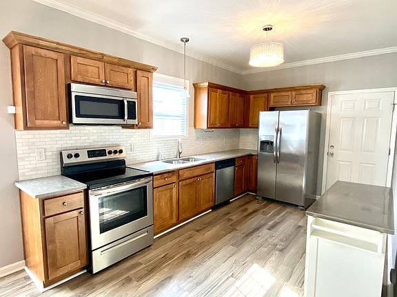 4th image of 1105 N Hyde Park Ave