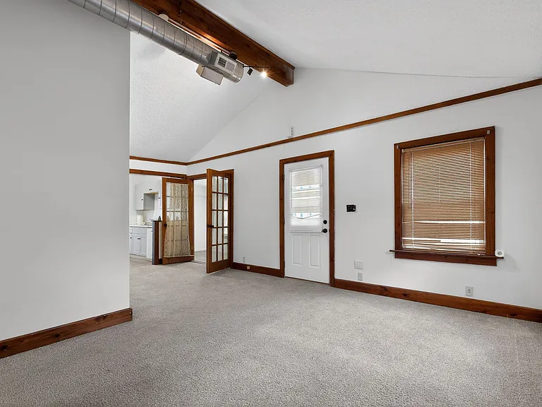 2604 Robinson St — Photo 11