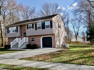 10 Golfview Dr, Neptune, NJ 07753