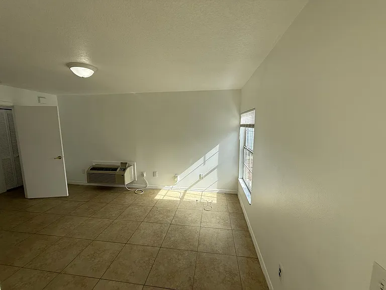 316 Mango Dr #B — Photo 5