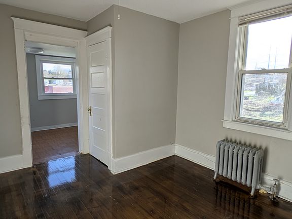 5th image of 304 Silver St #2