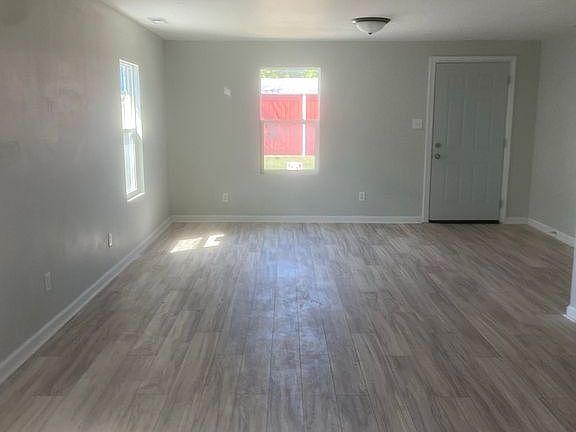 5th image of 1007 Venable Ave