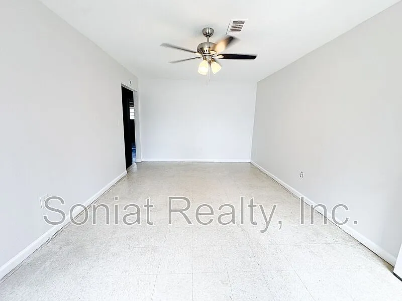 2 bed, 1.0 bath, 1000 sqft, $1,200 — Photo 2