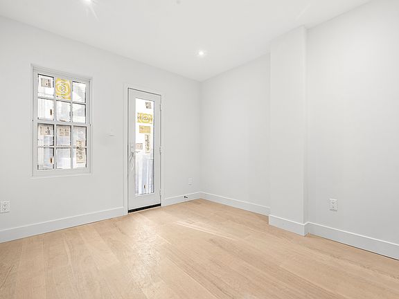 4th image of 113 W 13th St