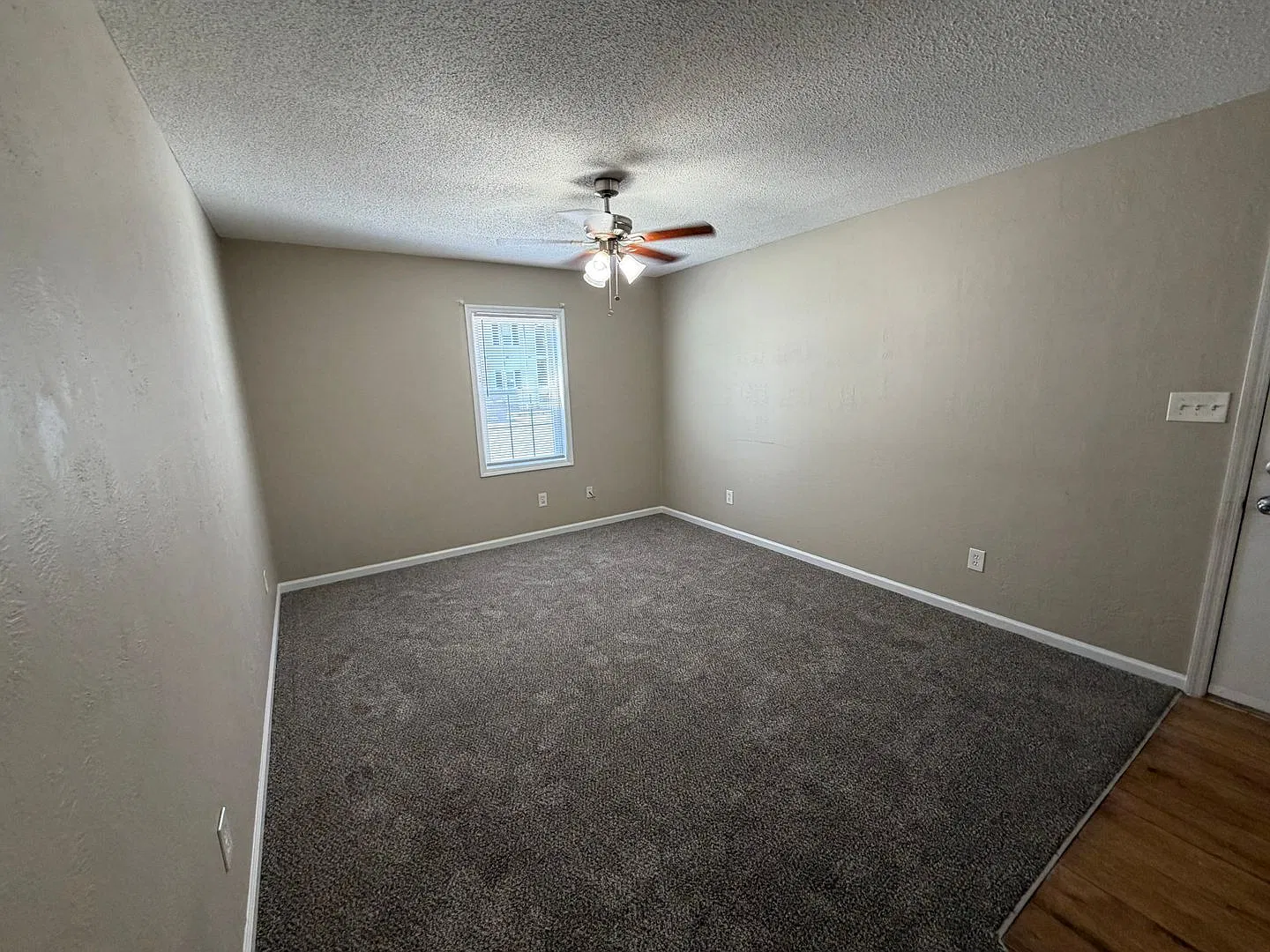 2 bed, 750 sqft, $1,045 — Photo 2