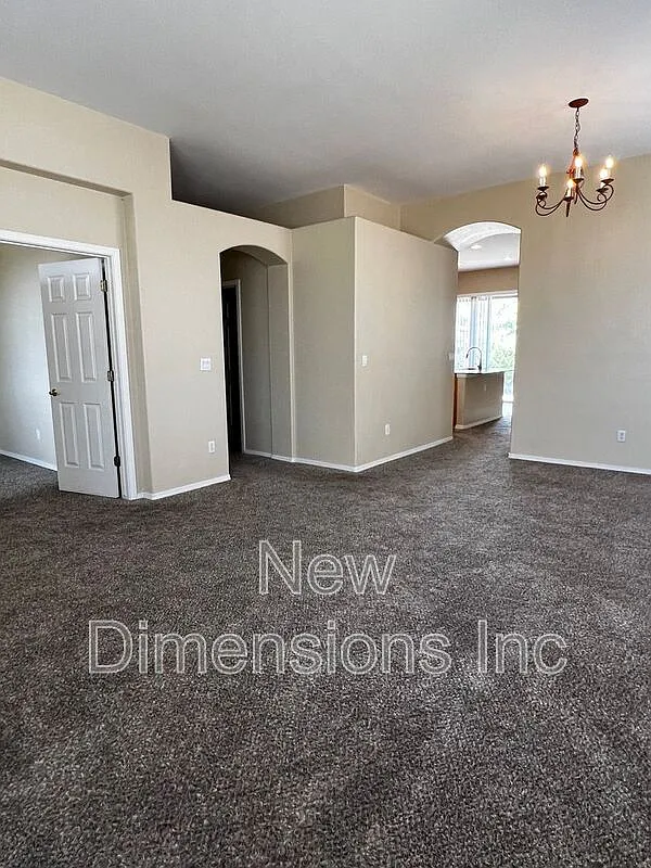 4 bed, 2.0 bath, 1676 sqft, $2,775 — Photo 4