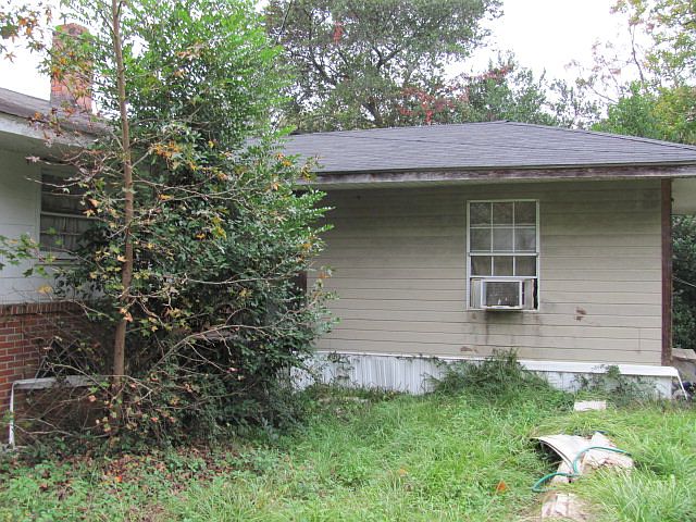 2nd image of 1313 Hutchinson Dr