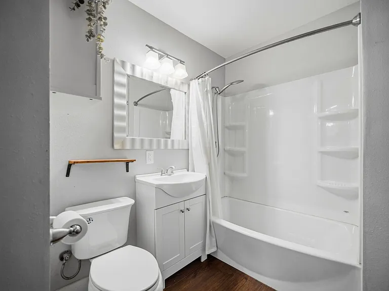 2527 W Liberty Ave — Photo 4