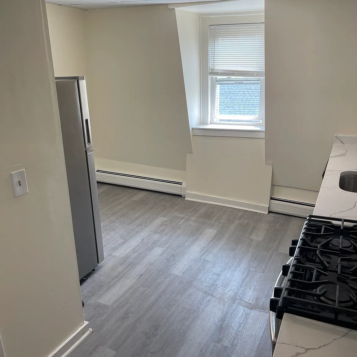 2 bed, 1.0 bath, 700 sqft, $2,350 — Photo 2