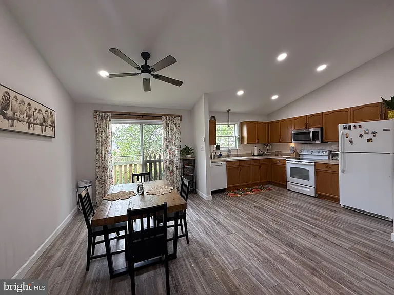 305 Crosswinds Dr — Photo 7