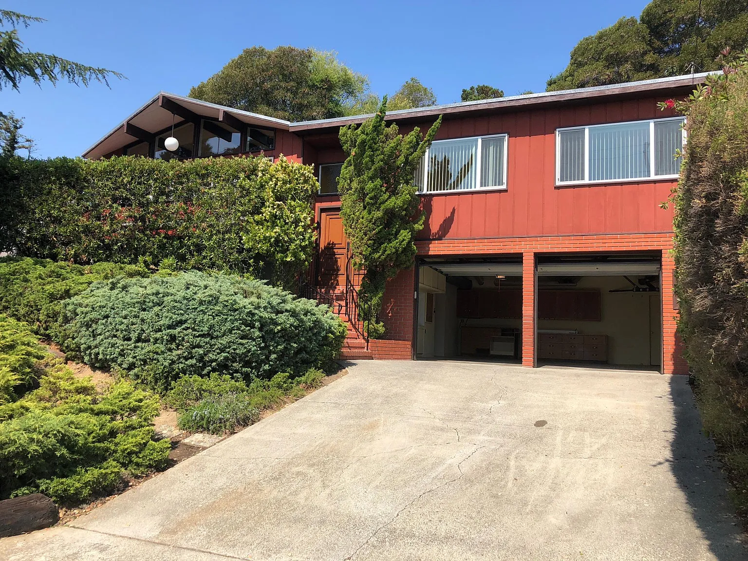 2609 Ponce Ave photo 1