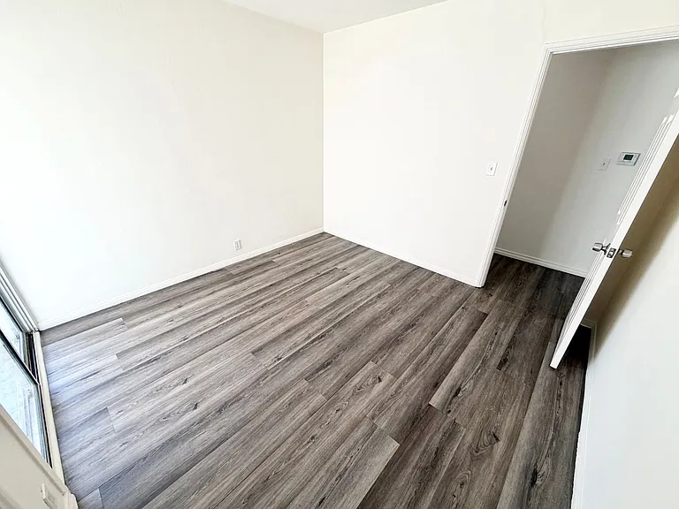 221 W Hammel St — Photo 15